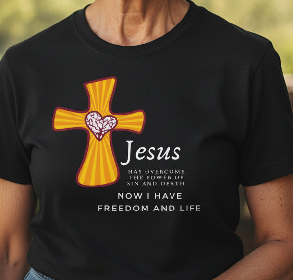 Jesus has overcome the power of sin and seath now I have freedom and life - Short Sleeve Tee